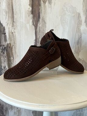 JG Brown Booties Women's Size 8.5